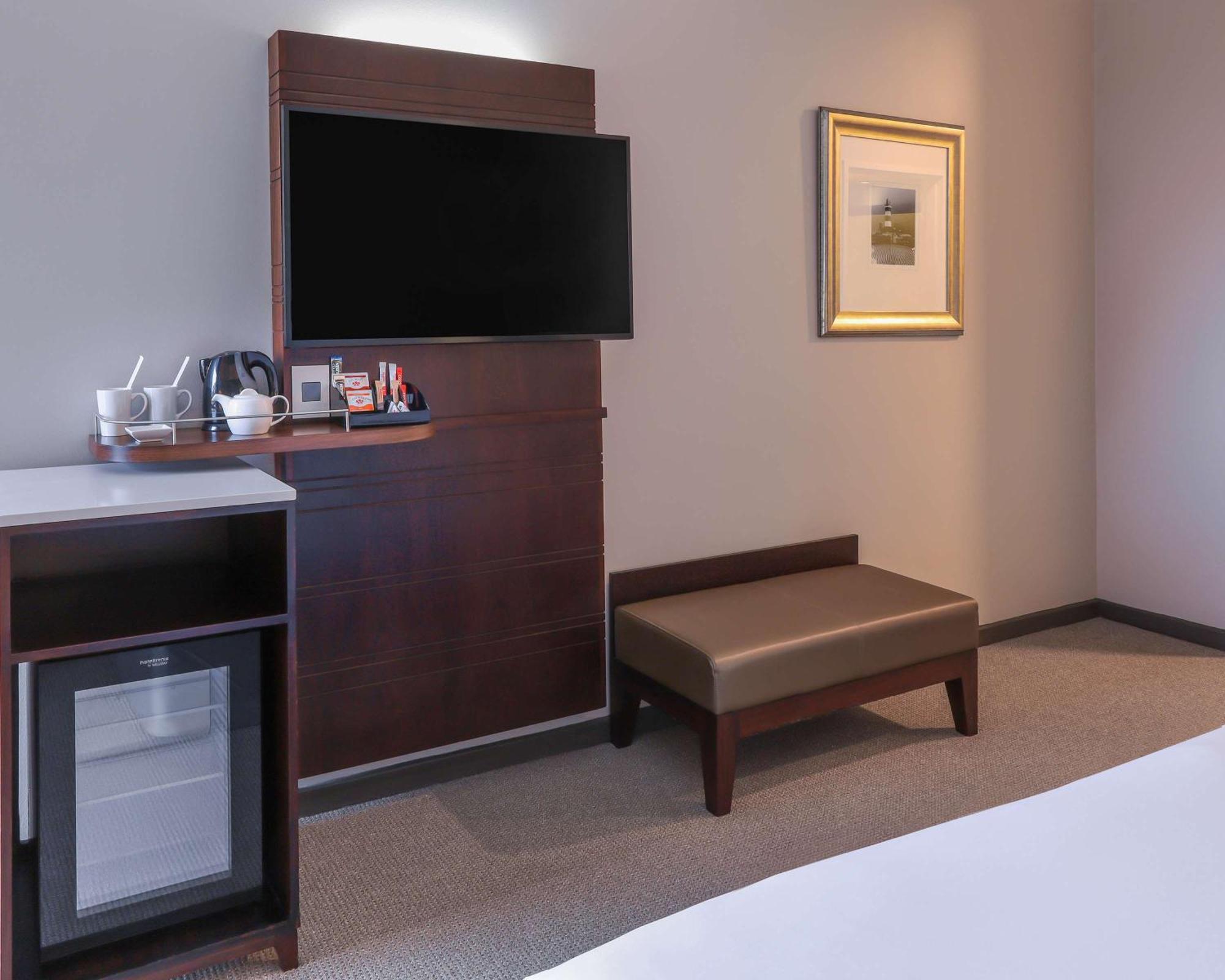 Garden Court East London Hotel Buitenkant foto